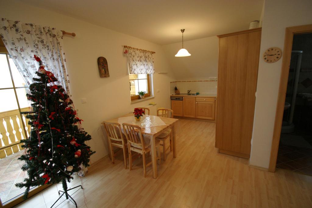 Apartments Karmen Ратече Экстерьер фото